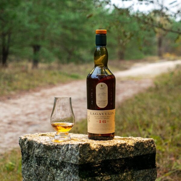 lagavulin-16-750-ml-2 Lagavulin 16 750 ml